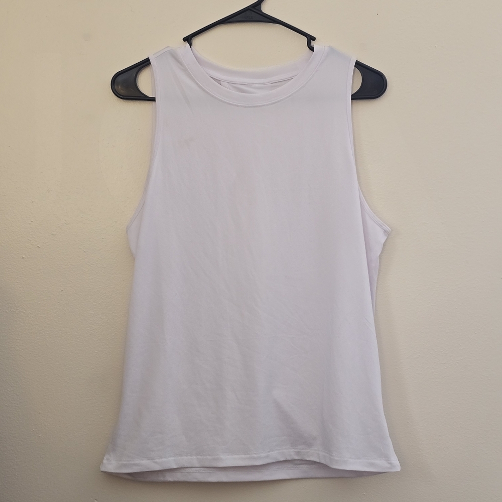 Fabletics White Women's Medium Muscle Tank - Sleek Athletic Staple